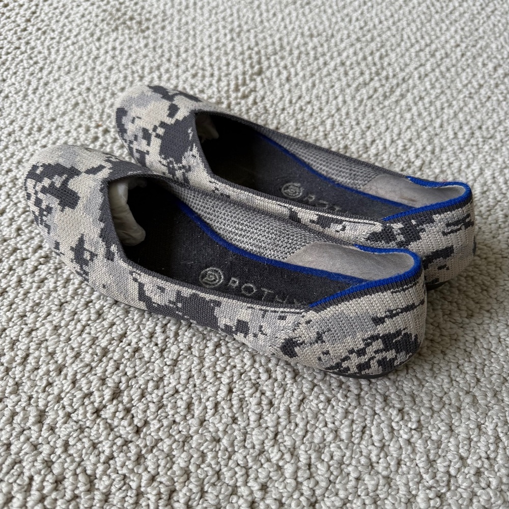 Rothy's Rounded Toe Ash Gray Camo Flat - W10